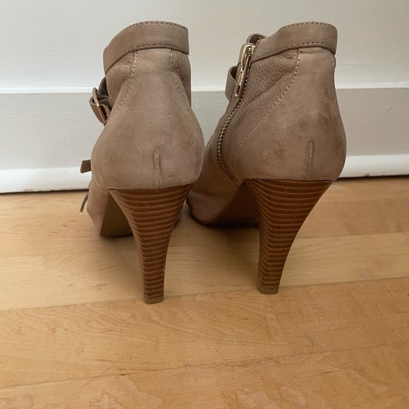 Arturo Chiang never worn peep toe pumps - Picture 5 of 5